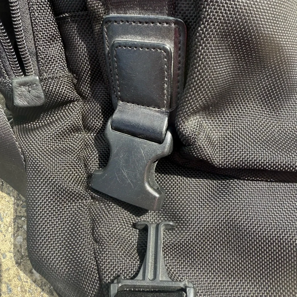 TUMI MESSENGER BAG.